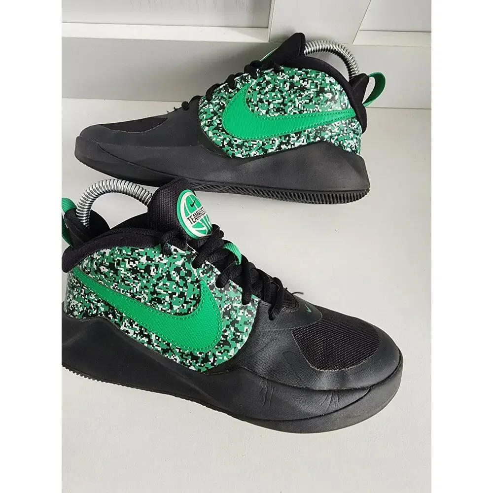 Nike Team Hustle D 9 DIGI (GS) Sz‎ 3.5Y Kids Black/Green Boys Sneaker